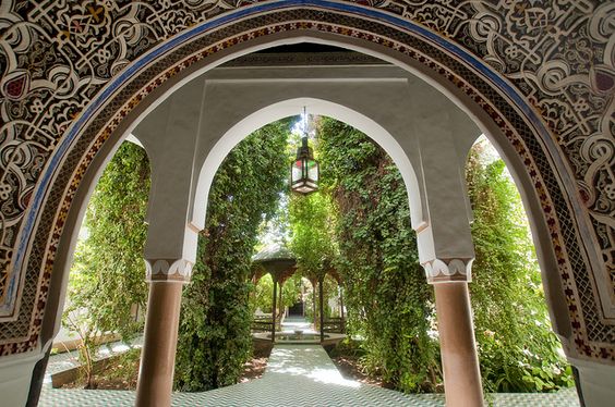 Explorer les trésors cachés de la plus belle médina du royaume.