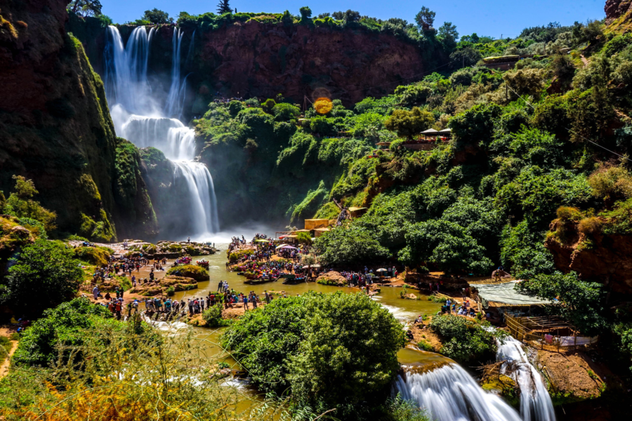 Les Cascades d’Ouzoud : L’Échappée Spectaculaire que Chaque Amoureux de la Nature Doit Vivre au Maroc