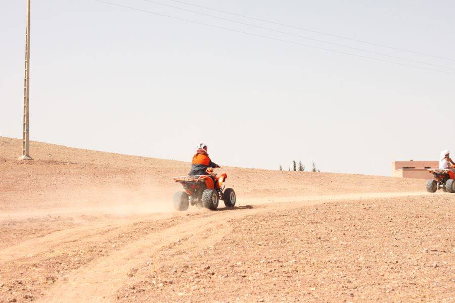 Balade en Chameau et Quad dans le désert rocheux d'Agafay 