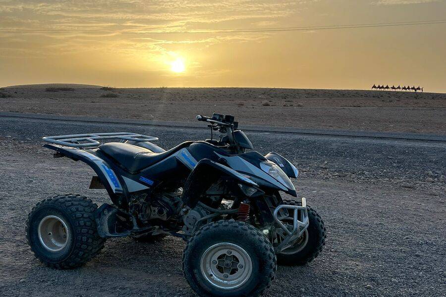 Quad et spectacle en direct et dîner dans le désert d'Agafay
