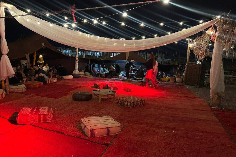 Quad et spectacle en direct et dîner dans le désert d'Agafay