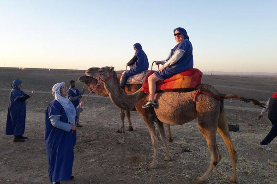 Expérience de Coucher de soleil à dos de Chameau dans le Desert d'Agafay