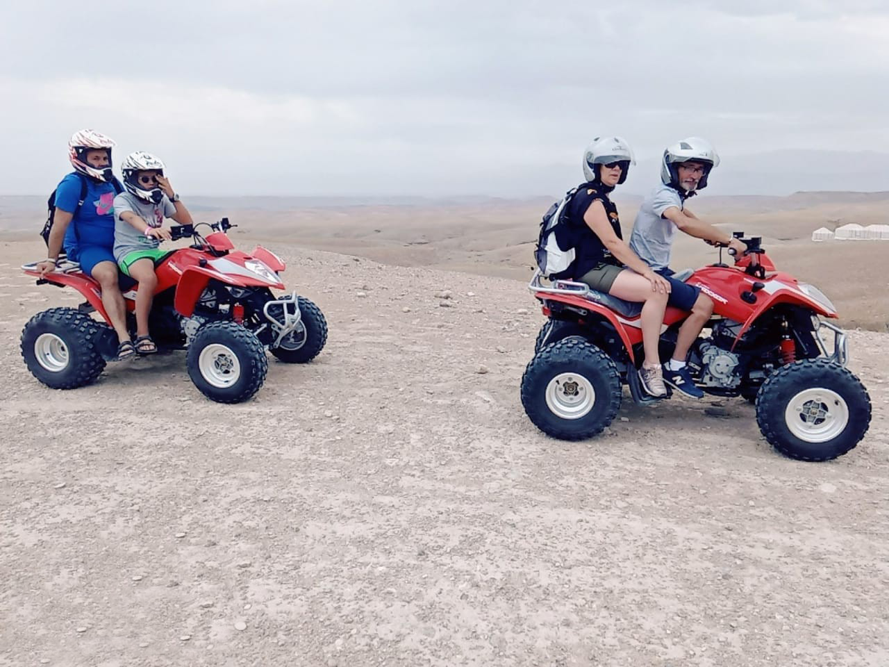 Balade en Chameau et Quad dans le désert rocheux d'Agafay 