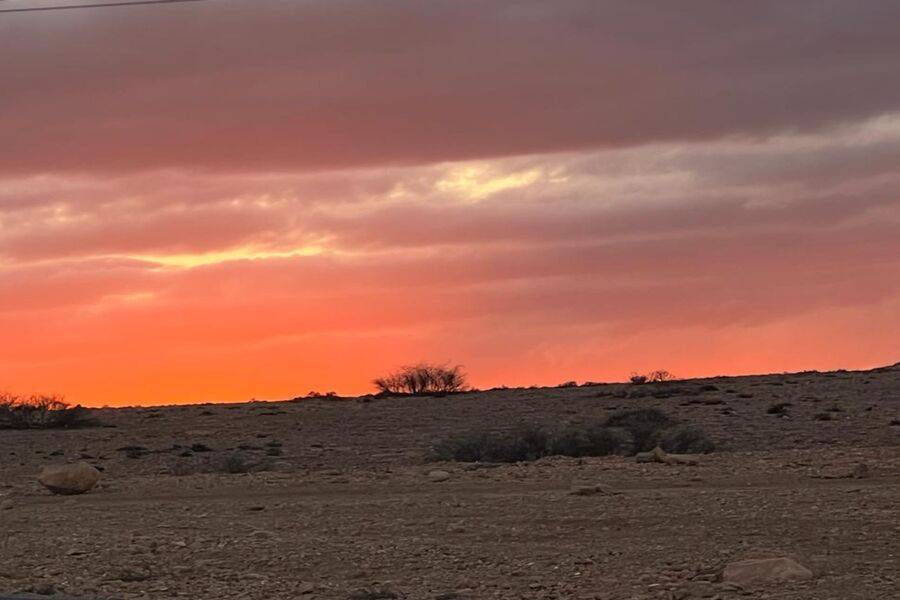 Dîner au coucher du soleil dans le désert d'Agafay