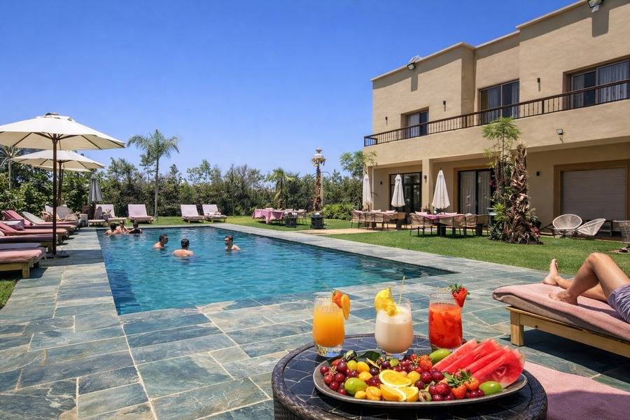 Vol en montgolfière au lever du soleil à Marrakech, accès piscine à la journée et déjeuner
