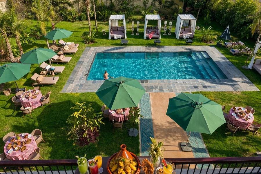 Vol en montgolfière au lever du soleil à Marrakech, accès piscine à la journée et déjeuner