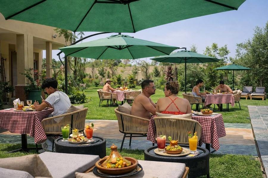 Vol en montgolfière au lever du soleil à Marrakech, accès piscine à la journée et déjeuner